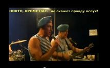 Succès sur internet pour d'ex-parachutistes russes chantant contre Poutine