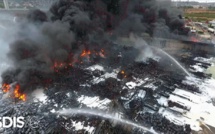 A Rouen, l'incendie de l'usine chimique éteint, les inquiétudes demeurent