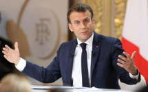 A Rodez, Macron en grand débat pour tenter de convaincre sur les retraites