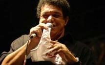 Brésil: des fans offrent leurs culottes en dernier hommage à un chanteur