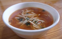 Asie: pratiques et bon marché, les nouilles instantanées mauvaises pour les enfants