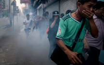 Hong Kong: pieds et poings liés, le gouvernement se bat pour sortir de la crise