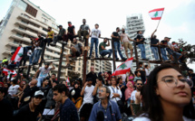 Liban: le gouvernement se penche sur des réformes, la rue reste en colère