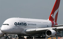 Chute de 83 % des bénéfices : Qantas réduit encore sa voilure
