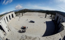 L'Espagne exhume le dictateur Franco de son mausolée monumental