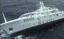 Le méga yacht de Stéphane Courbit fait naufrage: la vidéo du sauvetage