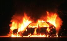 A 67 ans, elle incendie des voitures