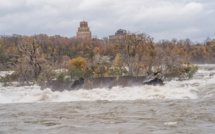 Un bateau coincé depuis un siècle en haut des chutes du Niagara déplacé