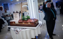 En Serbie, le bal des croque-morts