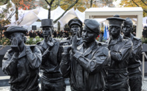 11 novembre: Macron rend hommage au "sacrifice suprême" des soldats morts en "Opex"