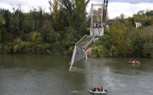 Pont effondré près de Toulouse: le camion et son chargement estimés à "plus de 40 tonnes"