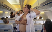 Les cicatrices du cancer exposées en plein vol au dessus de l'Equateur