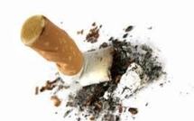 Indonésie: à 8 ans, un fumeur déjà invétéré en cure de désintoxication