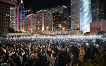 Trump signe la loi en faveur de Hong Kong, Pékin enrage