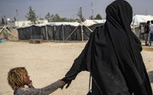 Quatre épouses de jihadistes et leurs enfants renvoyés en France par la Turquie