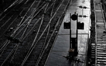 Retraites: 9e jour de grève, Macron défend une réforme "historique"