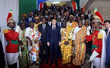A Abidjan, Macron fait chef traditionnel ivoirien le jour de son anniversaire