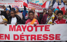 Violences à Mayotte: "On ne va pas supporter ça longtemps" dit le préfet