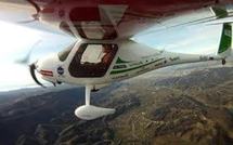 Un biologiste slovène atterrit après un périple de 100.000 km en avion écolo