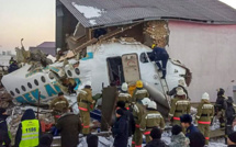 Un avion kazakh s'écrase, 12 morts et des dizaines de survivants