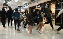 Hong Kong : troisième jour d'affrontements dans des centres commerciaux
