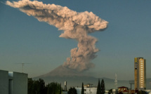Mexique : gros nuage de cendres au dessus du volcan Popocatepetl