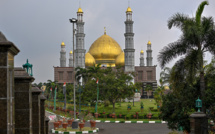 La tâche herculéenne des "chasseurs de mosquées" en Indonésie