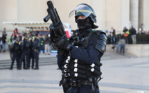 Maintien de l'ordre: Castaner annonce le retrait symbolique d'une grenade controversée