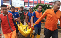 Des crues subites font neuf morts en Indonésie