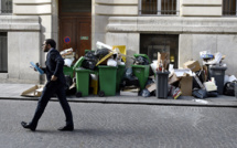 La grève fait déborder les poubelles à Paris et Marseille