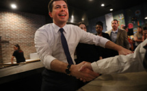 Dans l'Iowa, une électrice de Buttigieg veut changer son vote en raison de son homosexualité