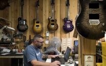 Dans l'Allier, des guitares version James Bond à l'assaut de l'Amérique