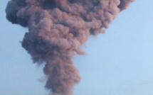 Indonésie: le volcan Merapi crache un large panache de fumée