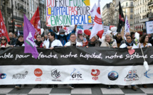 L'hôpital public de retour dans la rue, "le coeur brisé"