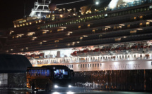 Virus: les Américains évacuent le navire contaminé, le bilan grimpe