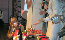 Un artiste japonais cuisine ses attributs génitaux pour un dîner payant