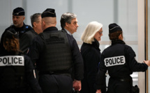 Le procès des époux Fillon suspendu jusqu'à mercredi