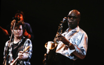 Le coronavirus fauche une première star, le saxophoniste Manu Dibango