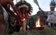Rio+20: les plumes des Indiens remplacent celles du carnaval au sambodrome