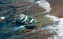 Pas d’avenir pour le navire de pêche échoué sur l’atoll de Pukapuka