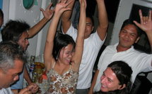 Chanter à l'étranger, le rêve des Philippins pour échapper à la misère