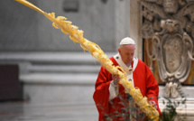 Virus: le pape célèbre la messe des Rameaux sans fidèles