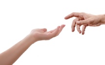 Coronavirus: des dermatologues alertent sur des signes cutanés, d'autres appellent à la "prudence"