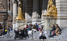 Coronavirus: face à un bilan humain alarmant, le modèle suédois vacille