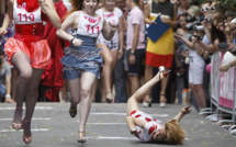 A Moscou, 150 jeunes femmes font un sprint glamour en talons aiguilles