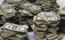 Brésil: deux SDF trouvent 10.000 dollars et les remettent à la police