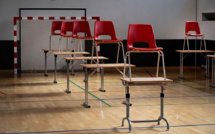 Ecoles: réouverture "par territoire" ou "par moitié de classe" à l'étude