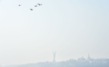 Feux de forêt à Tchernobyl : Kiev dans une épaisse fumée, record de pollution