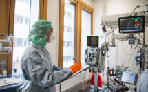 Covid-19: le gouvernement défend une commande de respirateurs accusés d'être inadaptés