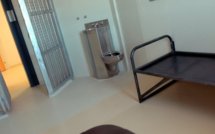 Pour retourner en prison, un SDF caillasse une voiture de police